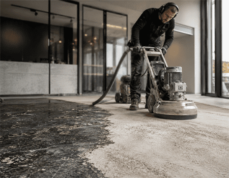 Beton schaven om oude coating en lijmresten te verwijderen