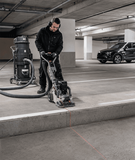 Beton schaven in parkeergarage bij hoogteverschil in vloer